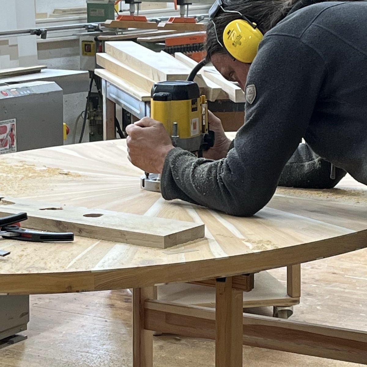 Kunst trifft Holz-der Tisch als Unikat